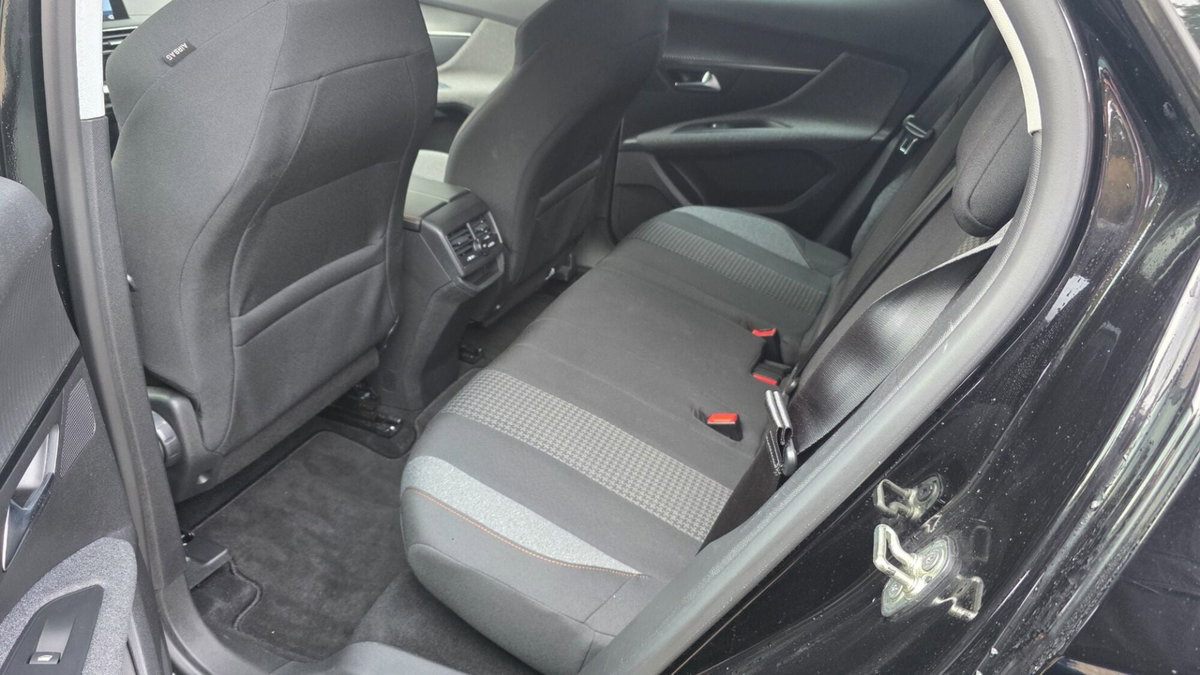 Peugeot 3008 BlueHDi 130 S&S Business (11)
