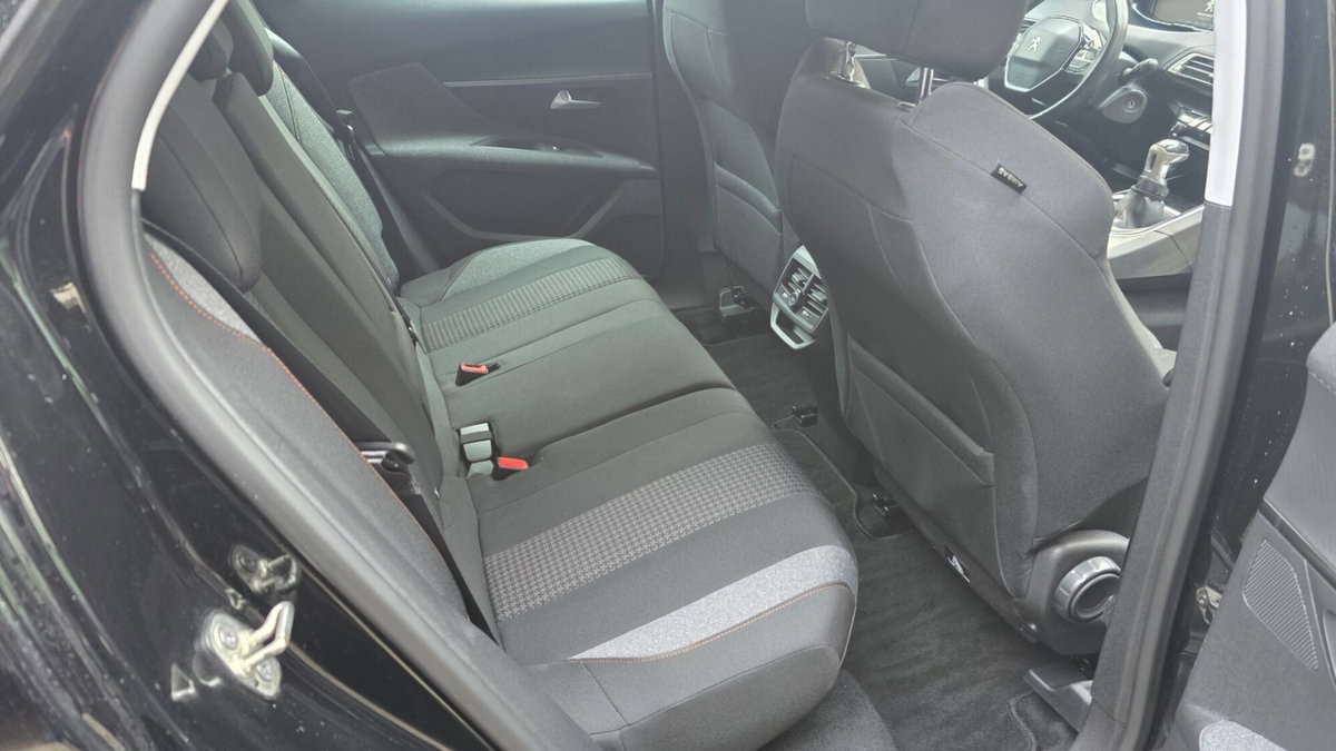 Peugeot 3008 BlueHDi 130 S&S Business (14)