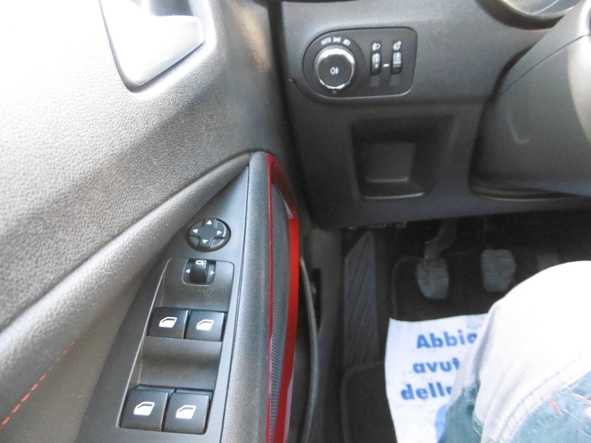 Opel Crossland 1.5 ECOTEC D 110 CV Start&Stop GS Line (16)
