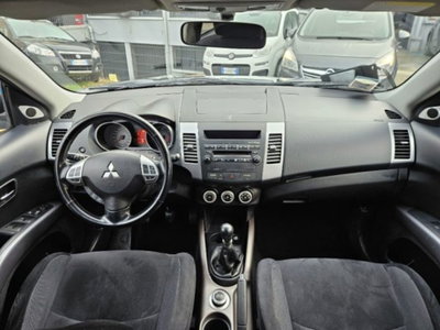Mitsubishi Outlander 2.0 DI-D Instyle 7 p.ti DPF (10)