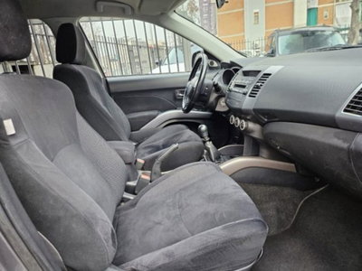 Mitsubishi Outlander 2.0 DI-D Instyle 7 p.ti DPF (12)