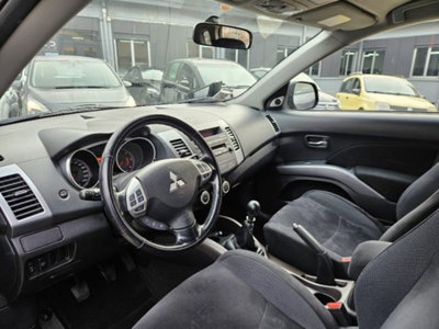 Mitsubishi Outlander 2.0 DI-D Instyle 7 p.ti DPF (8)