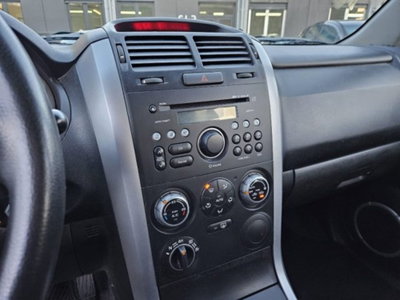 Suzuki Grand Vitara 1.9 DDiS 5 porte Crossover (14)