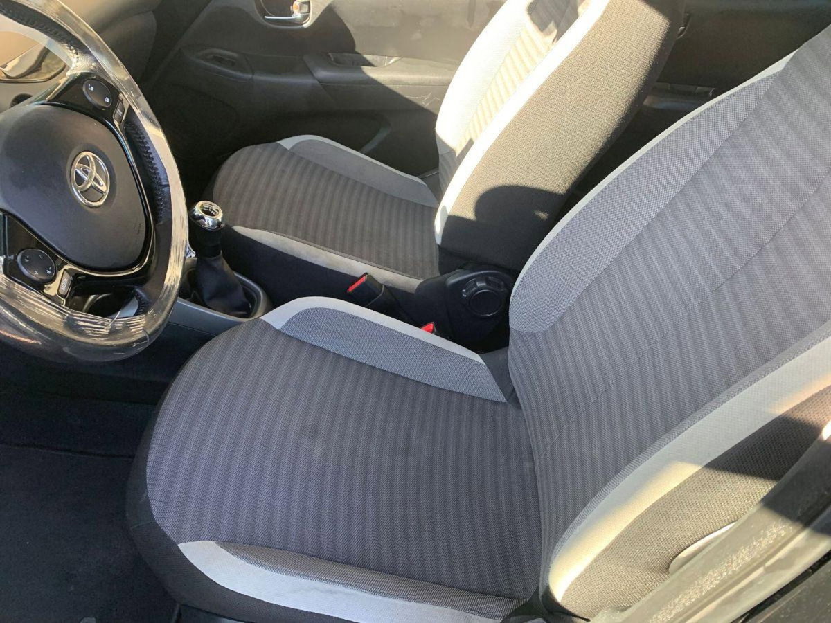 Toyota Aygo 1.0 VVT-i 72 CV 5 porte x-clusiv (11)