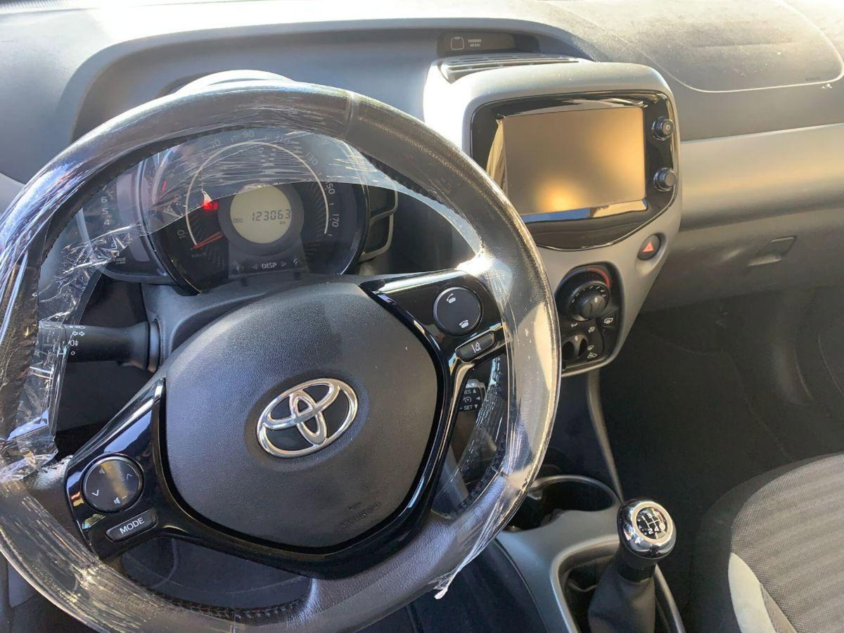 Toyota Aygo 1.0 VVT-i 72 CV 5 porte x-clusiv (12)