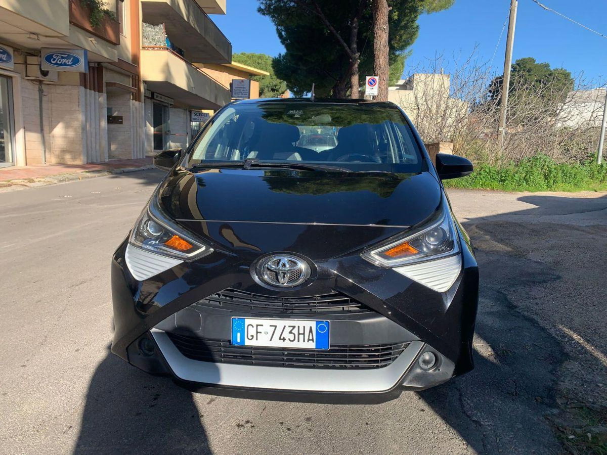 Toyota Aygo 1.0 VVT-i 72 CV 5 porte x-clusiv (2)