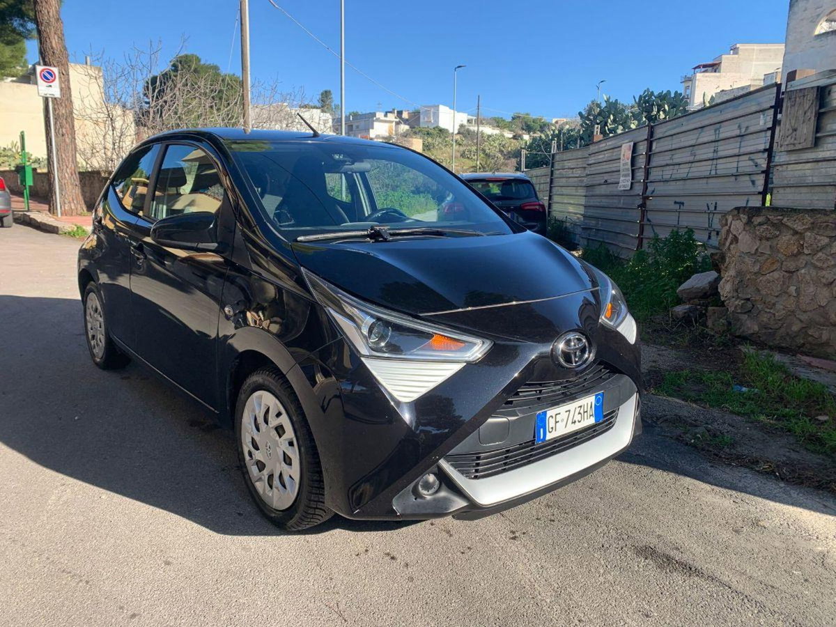 Toyota Aygo 1.0 VVT-i 72 CV 5 porte x-clusiv (4)