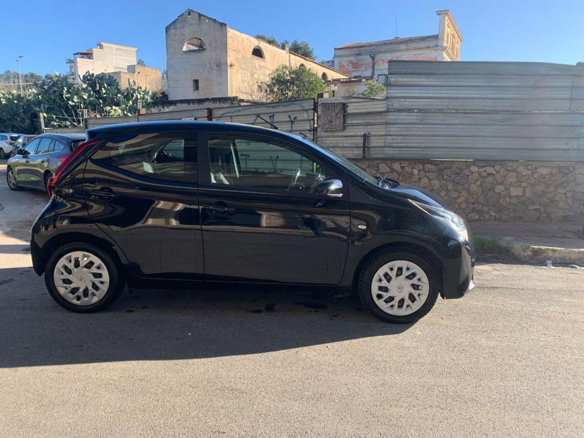 Toyota Aygo 1.0 VVT-i 72 CV 5 porte x-clusiv (5)