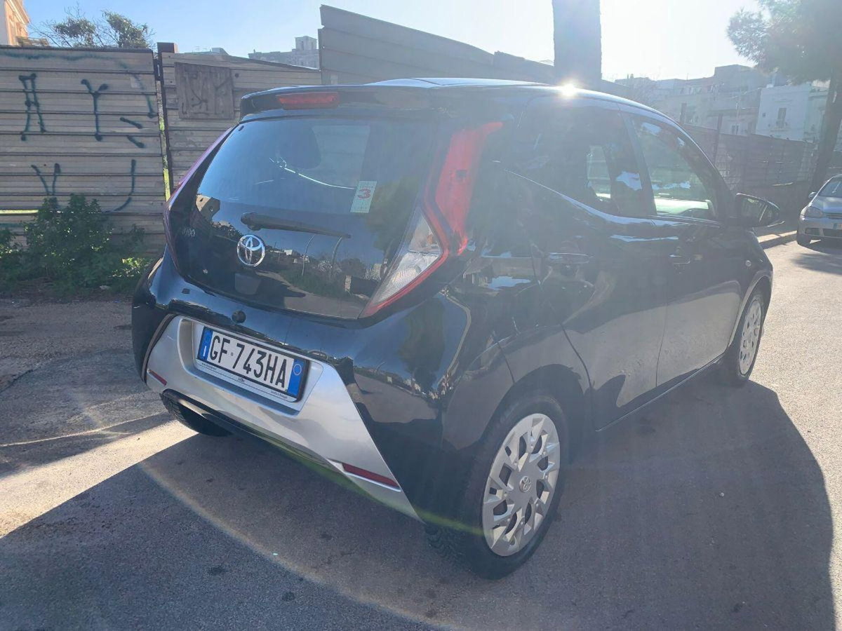 Toyota Aygo 1.0 VVT-i 72 CV 5 porte x-clusiv (6)