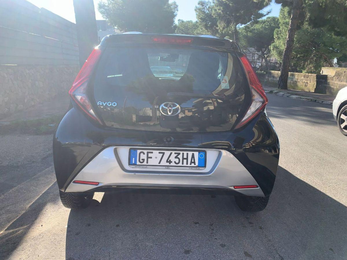 Toyota Aygo 1.0 VVT-i 72 CV 5 porte x-clusiv (7)