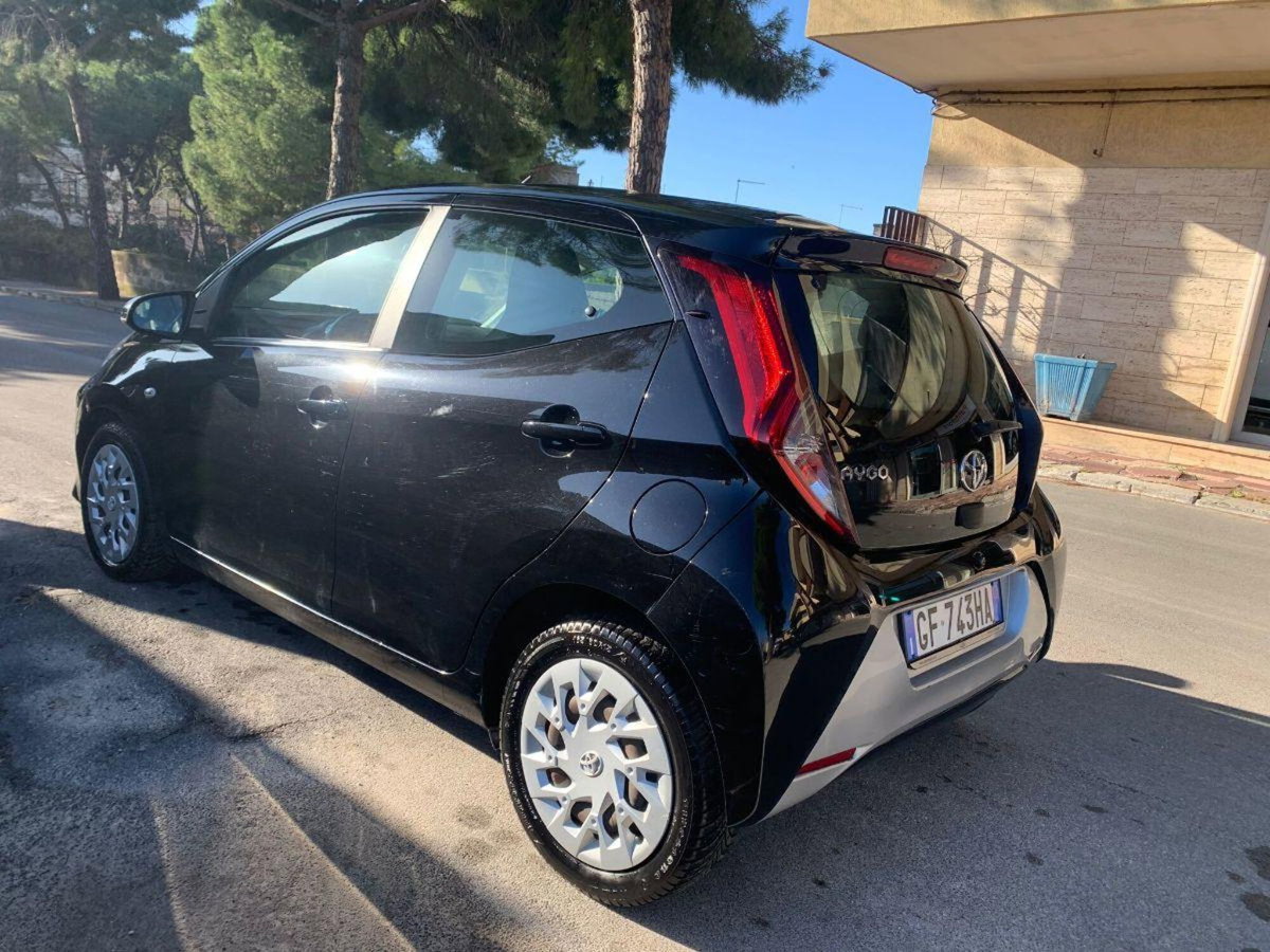 Toyota Aygo 1.0 VVT-i 72 CV 5 porte x-clusiv (8)