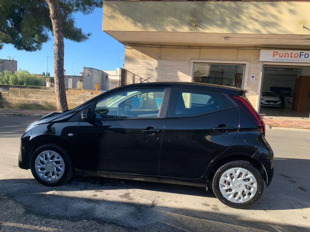 Toyota Aygo 1.0 VVT-i 72 CV 5 porte x-clusiv (9)