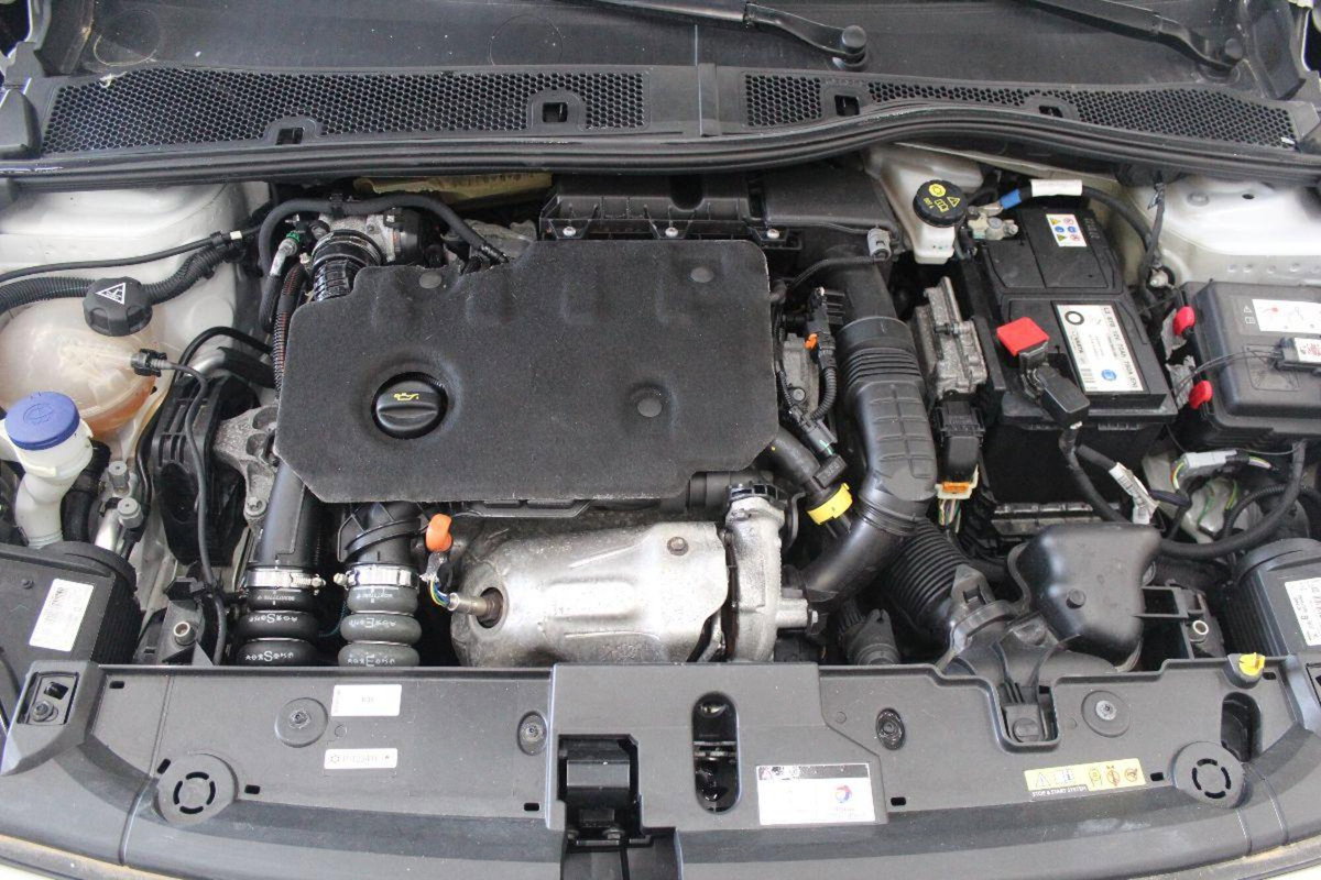 Peugeot 208 BlueHDi 100 Stop&Start 5 porte Active (20)