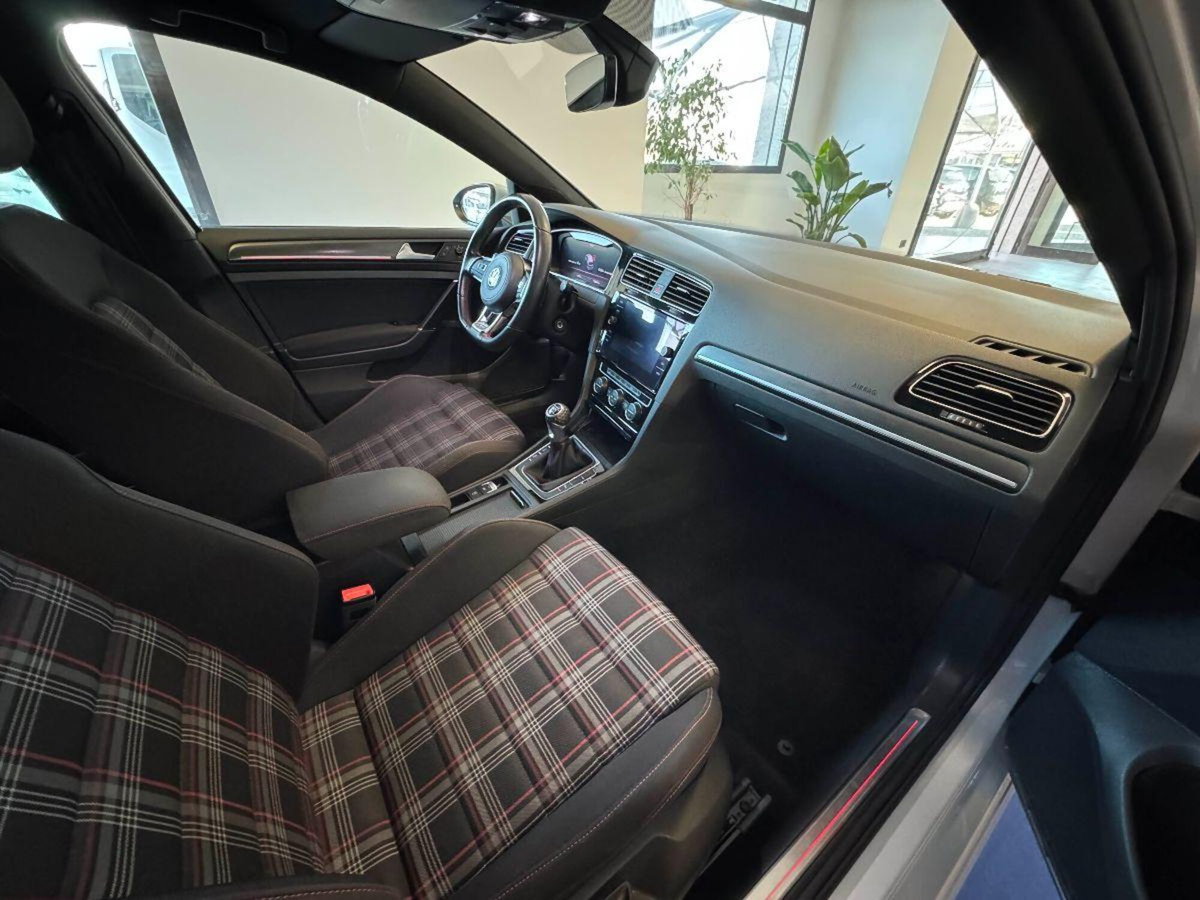 Volkswagen Golf GTI Performance 2.0 245 CV TSI 5p. BMT (11)