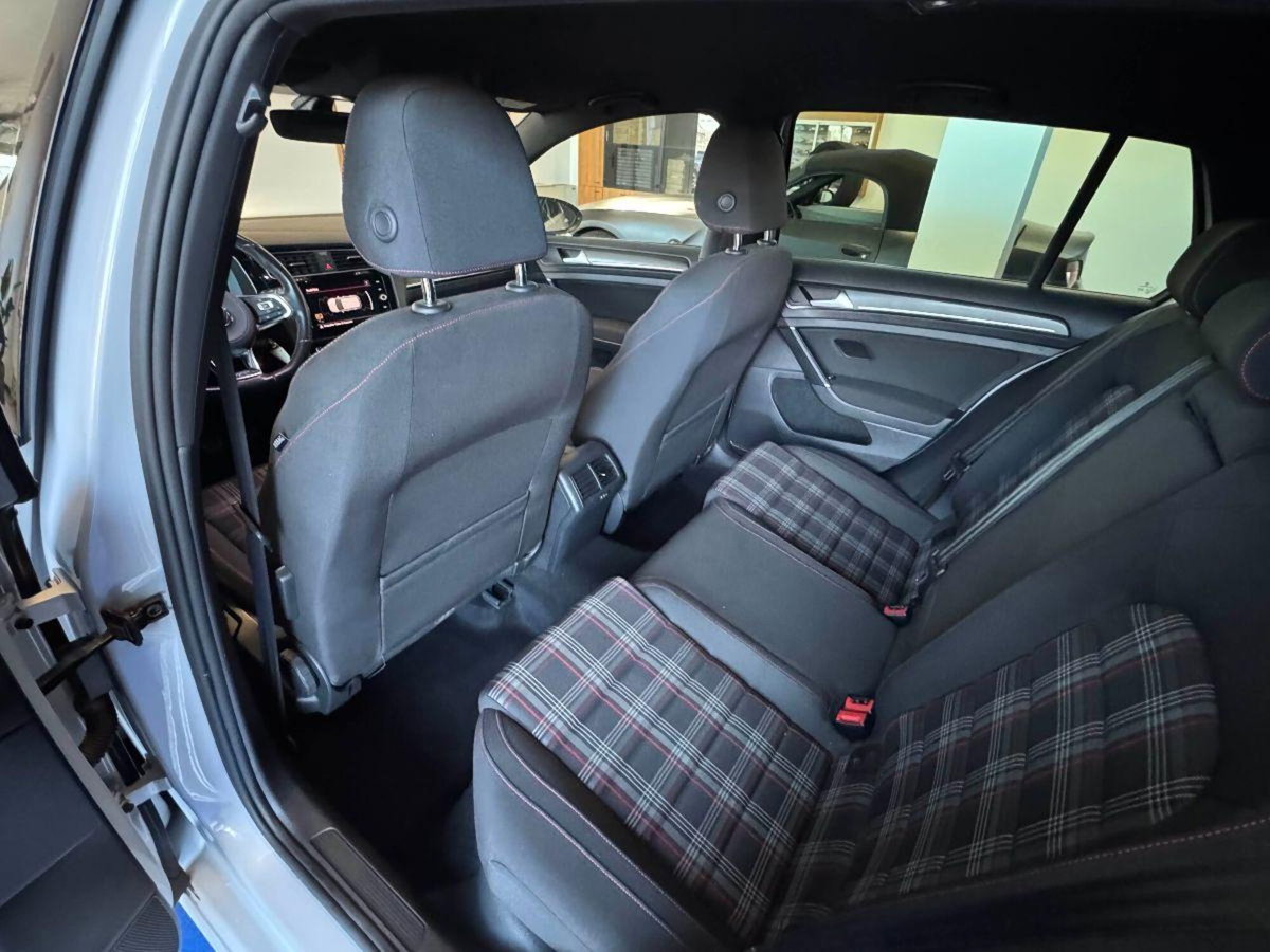 Volkswagen Golf GTI Performance 2.0 245 CV TSI 5p. BMT (12)