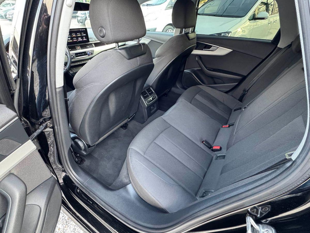 Audi A4 2.0 TDI 190 CV S tronic S line edition (12)