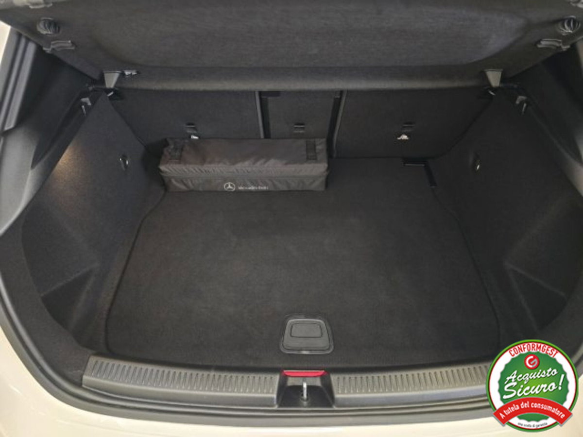 Mercedes-Benz Classe A 200 d AMG Line Premium Plus auto (9)
