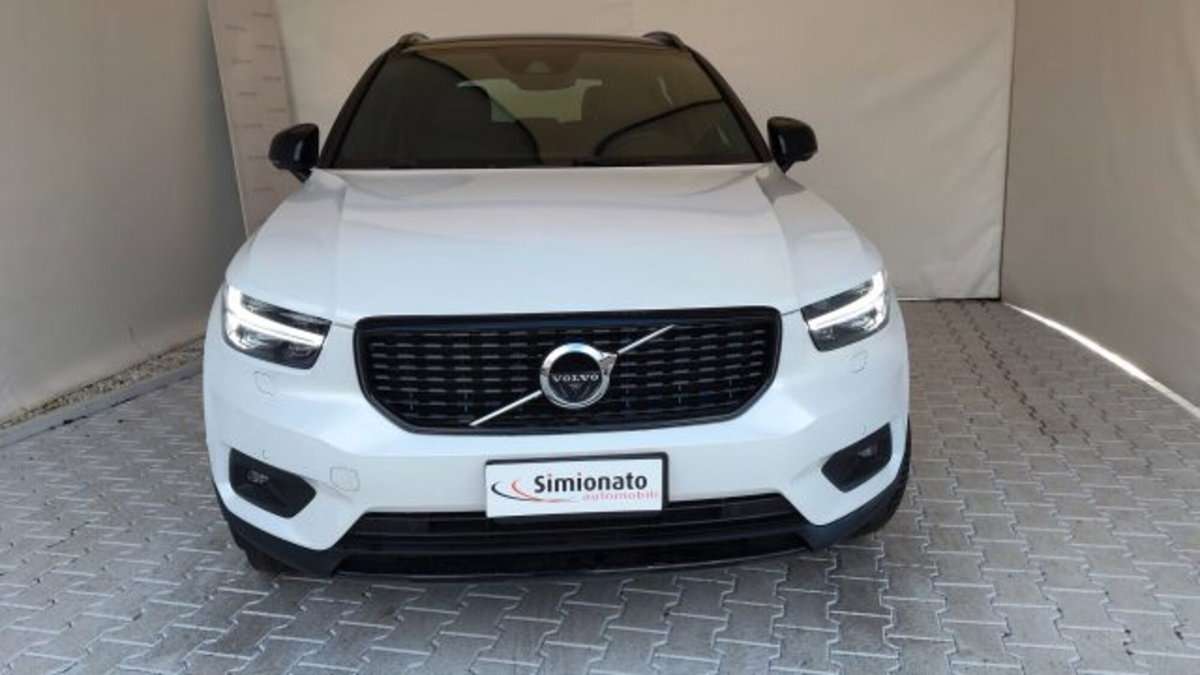 Volvo XC40 T5 Recharge Plug-in Hybrid R-design (2)