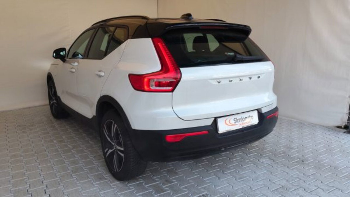 Volvo XC40 T5 Recharge Plug-in Hybrid R-design (4)