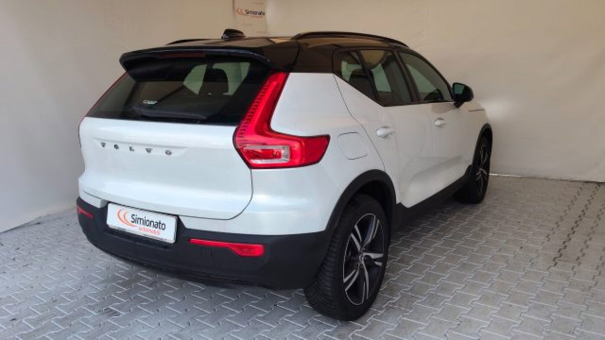 Volvo XC40 T5 Recharge Plug-in Hybrid R-design (6)