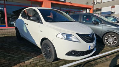 Lancia Ypsilon 1.0 FireFly 5 porte S&S Hybrid Ecochic Silver usata