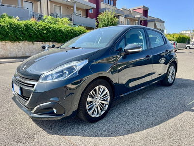 Peugeot 208 100 5 porte Allure usata