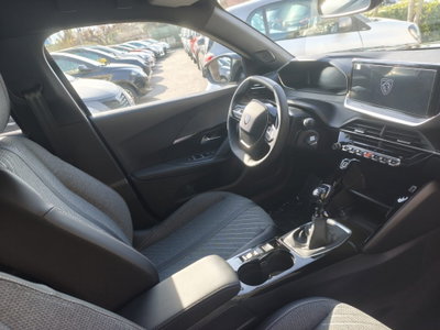 Peugeot 2008 PureTech 100 S&S Allure Pack (12)