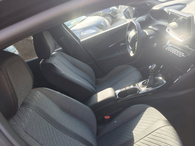 Peugeot 2008 PureTech 100 S&S Allure Pack (13)