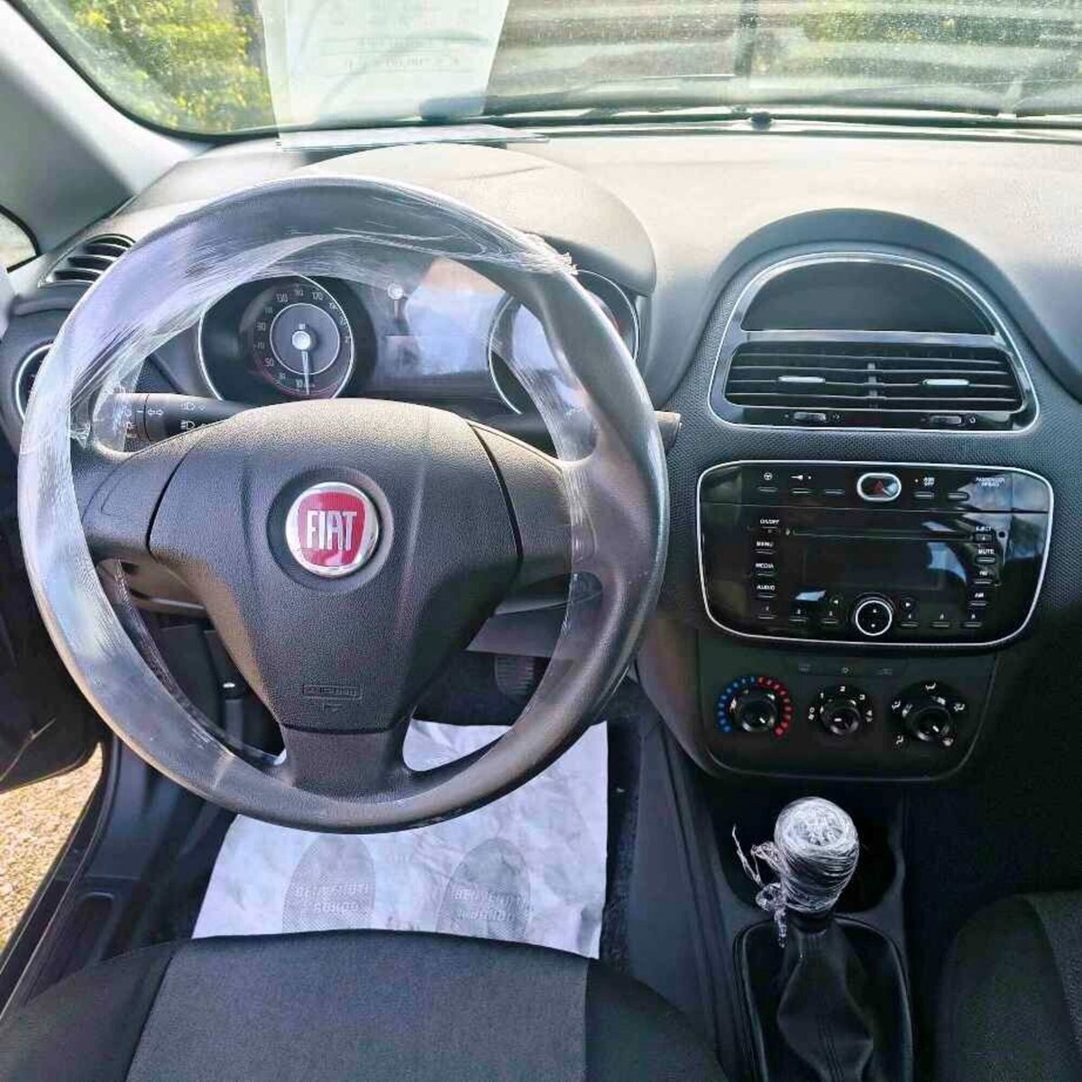 Fiat Punto 1.3 MJT II 75 CV 5 porte Street (8)
