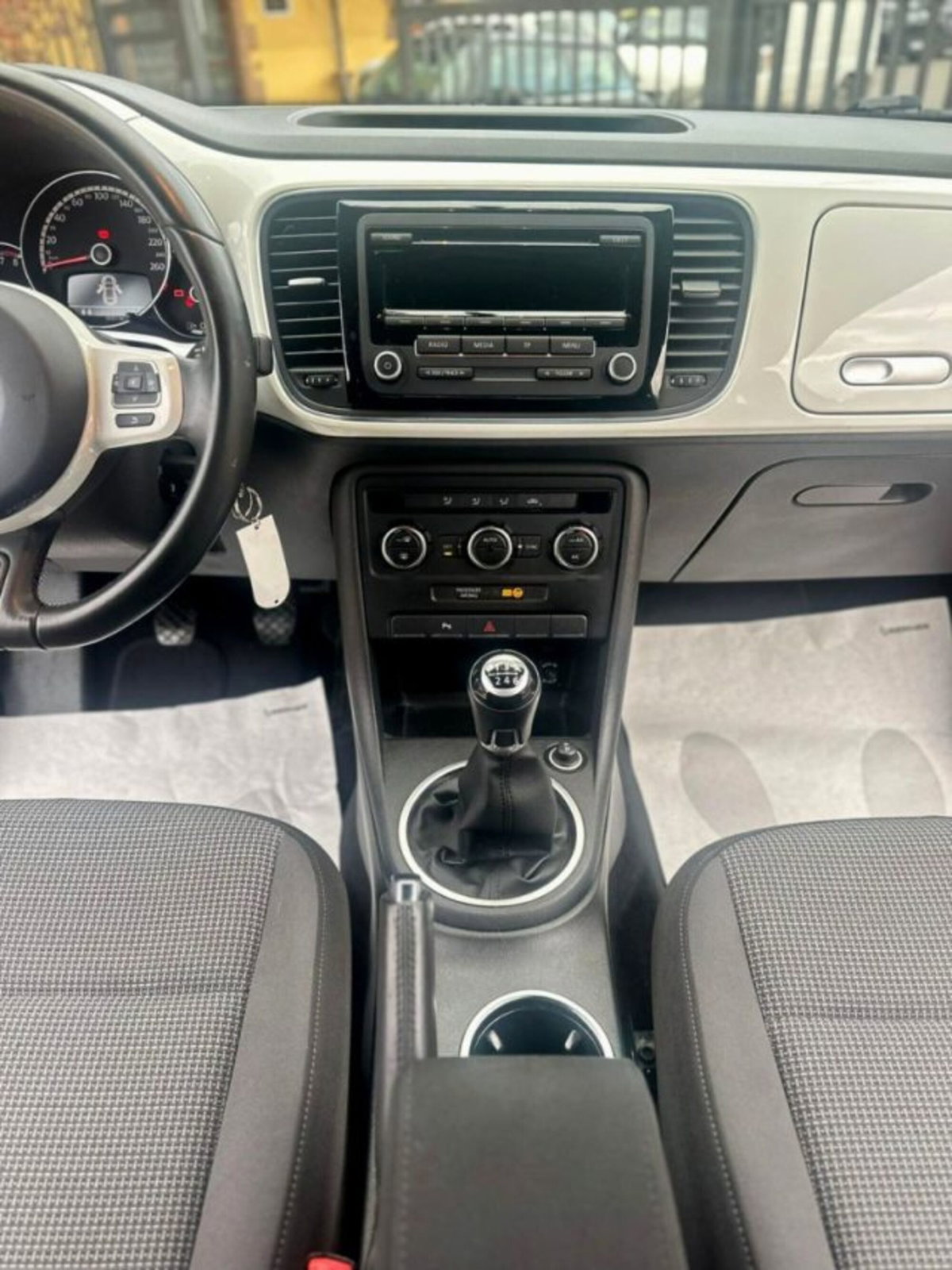 Volkswagen Maggiolino 1.2 TSI Design (6)