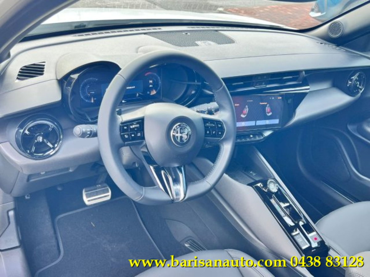 Alfa Romeo Junior 1.2 ibrida Q4 Intensa 145cv edct6 (10)