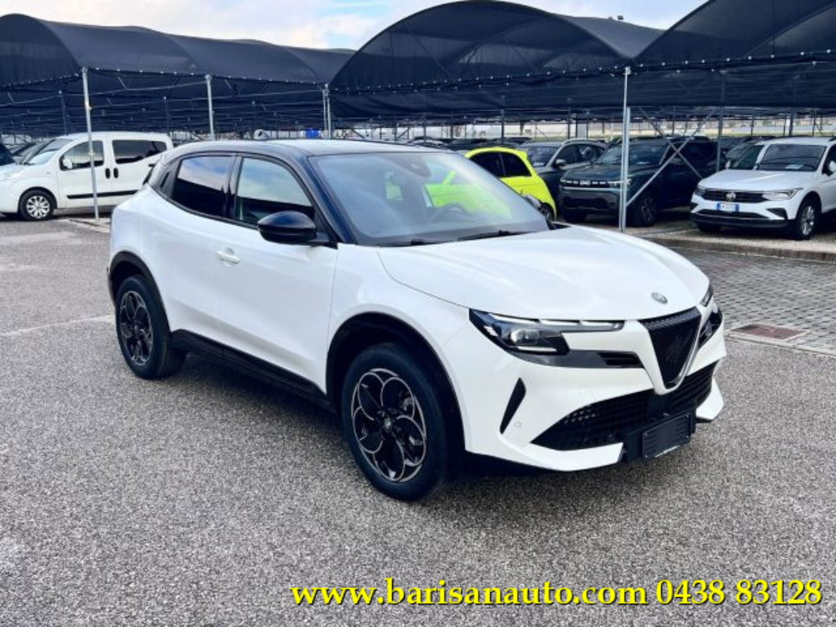 Alfa Romeo Junior 1.2 ibrida Q4 Intensa 145cv edct6 (2)