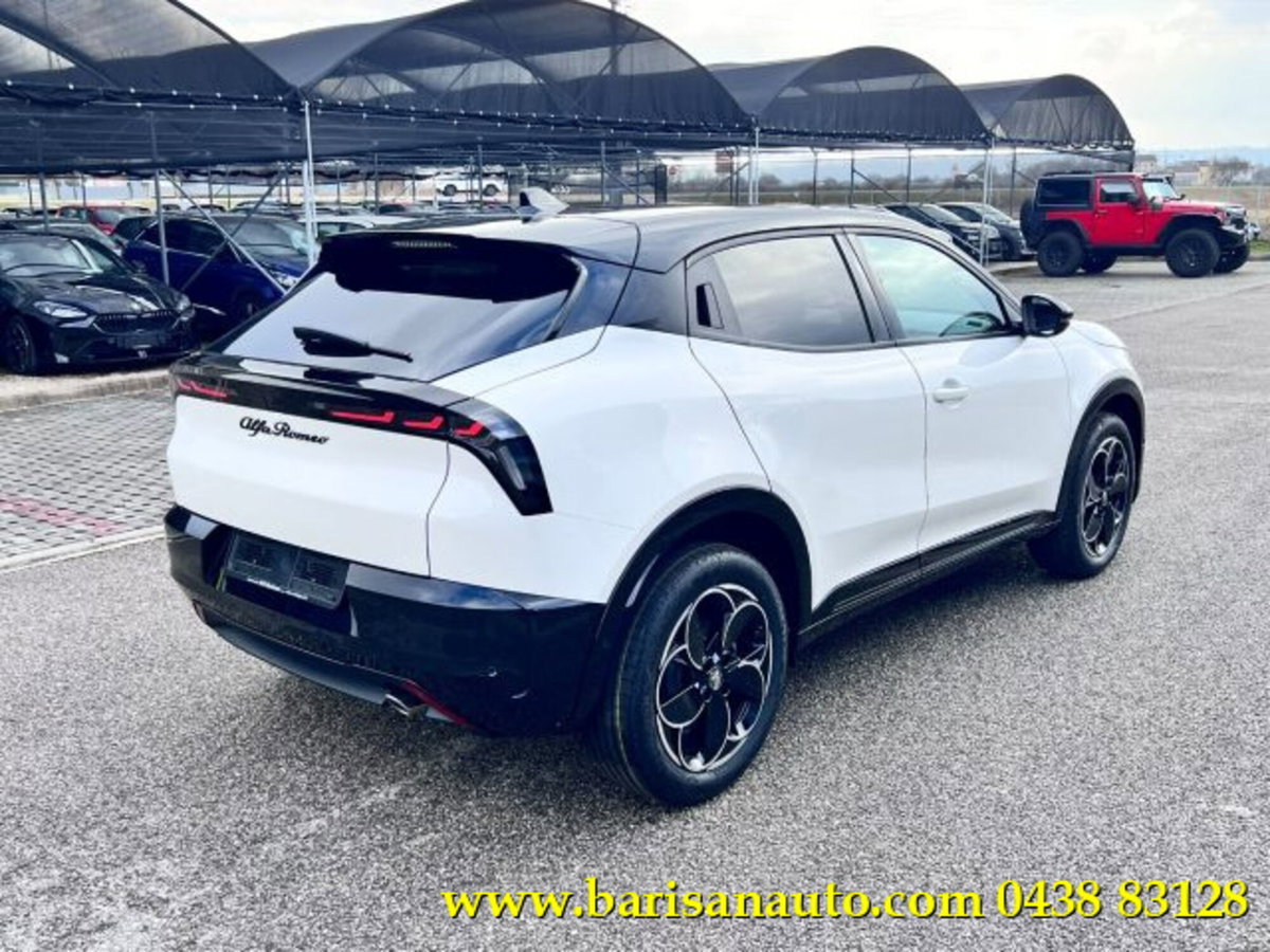 Alfa Romeo Junior 1.2 ibrida Q4 Intensa 145cv edct6 (3)