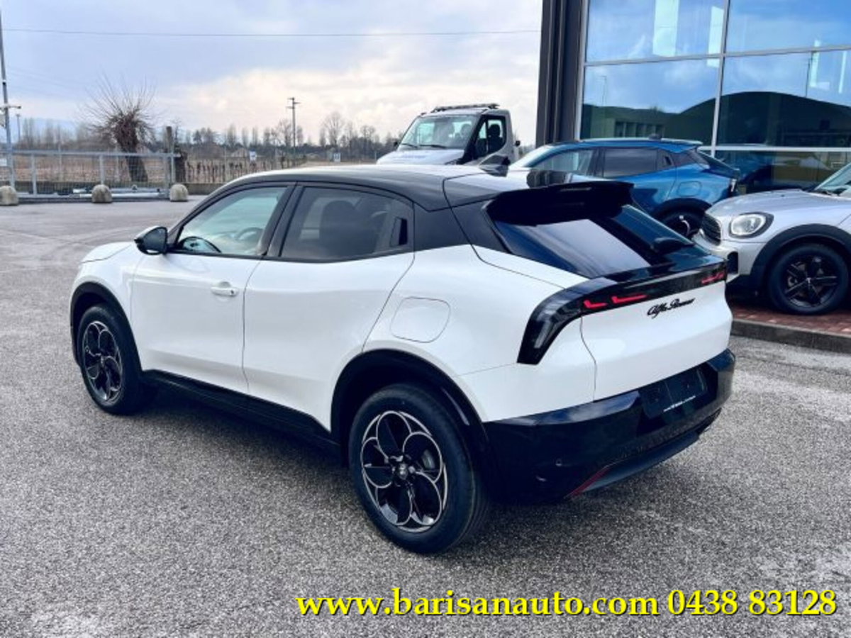 Alfa Romeo Junior 1.2 ibrida Q4 Intensa 145cv edct6 (4)