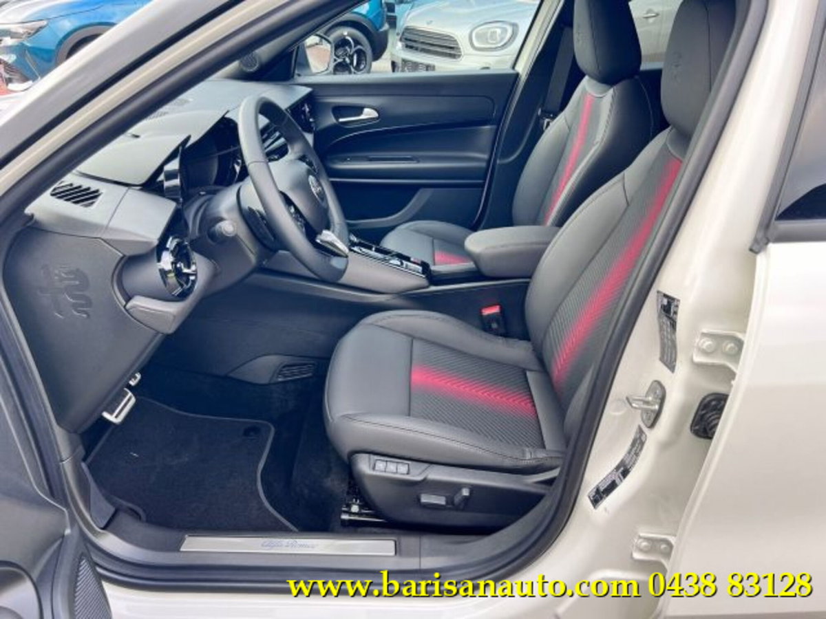 Alfa Romeo Junior 1.2 ibrida Q4 Intensa 145cv edct6 (5)
