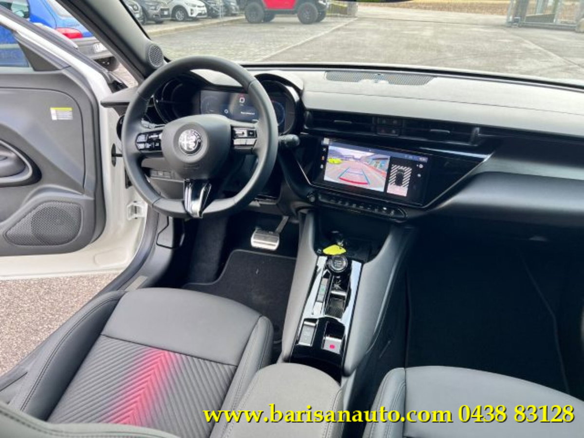 Alfa Romeo Junior 1.2 ibrida Q4 Intensa 145cv edct6 (9)