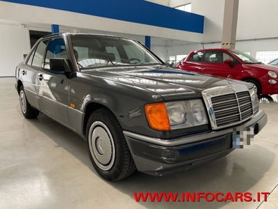 Mercedes-Benz 200 200 E cat usata