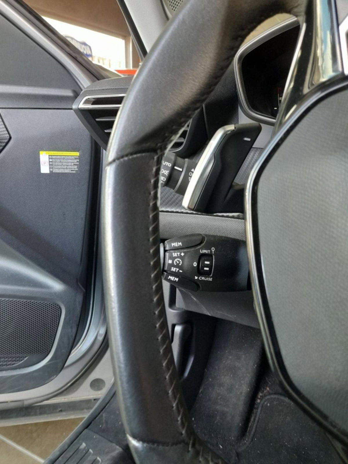 Peugeot 2008 BlueHDi 130 S&S EAT8 Allure Pack (11)