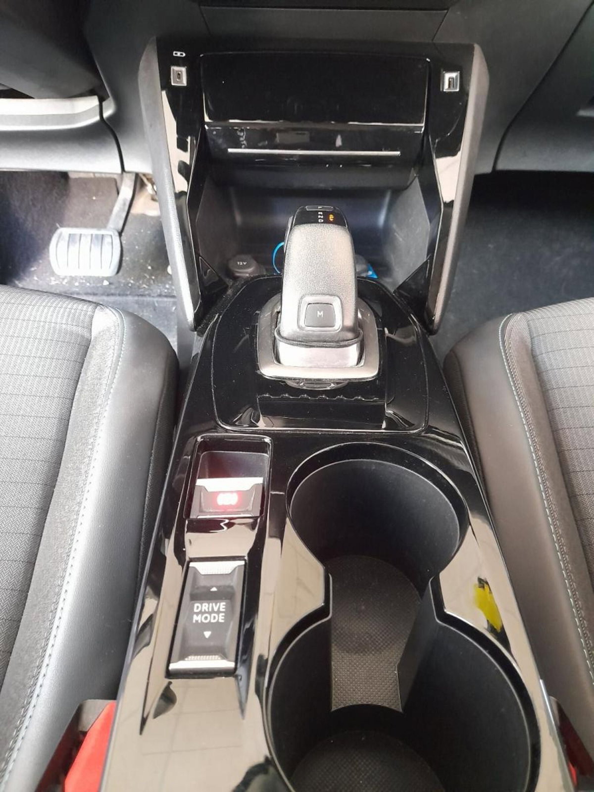 Peugeot 2008 BlueHDi 130 S&S EAT8 Allure Pack (12)