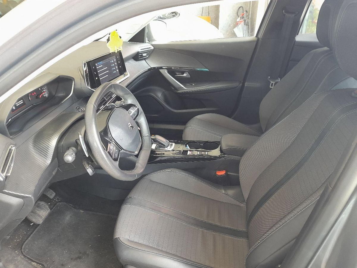Peugeot 2008 BlueHDi 130 S&S EAT8 Allure Pack (8)