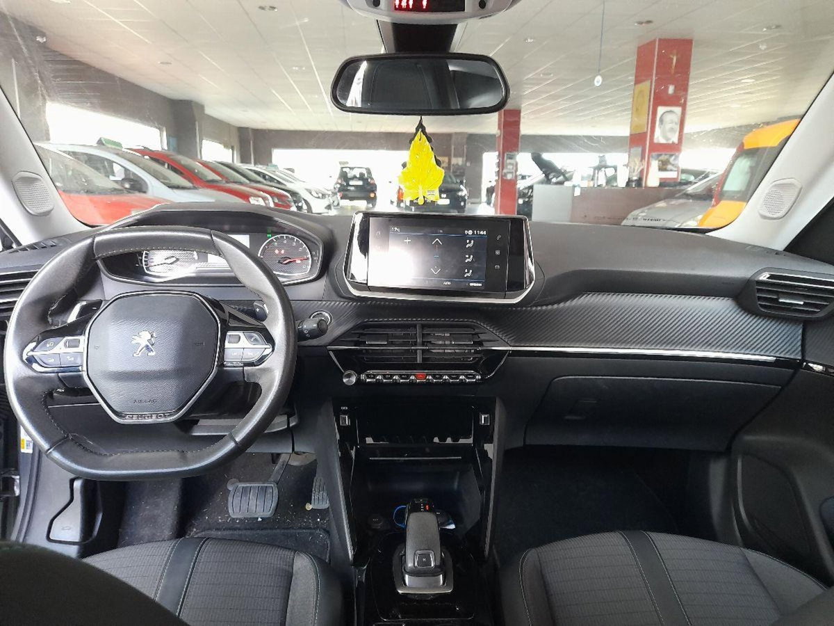 Peugeot 2008 BlueHDi 130 S&S EAT8 Allure Pack (9)