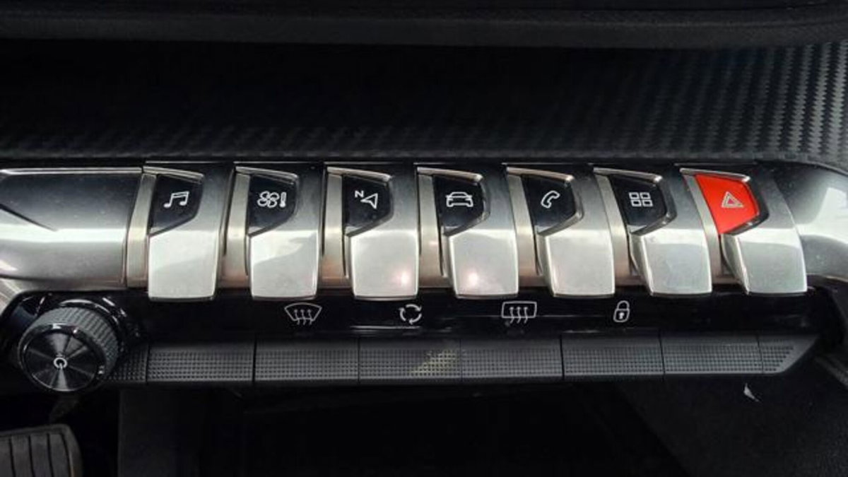Peugeot 3008 BlueHDi 120 EAT6 S&S Business (19)