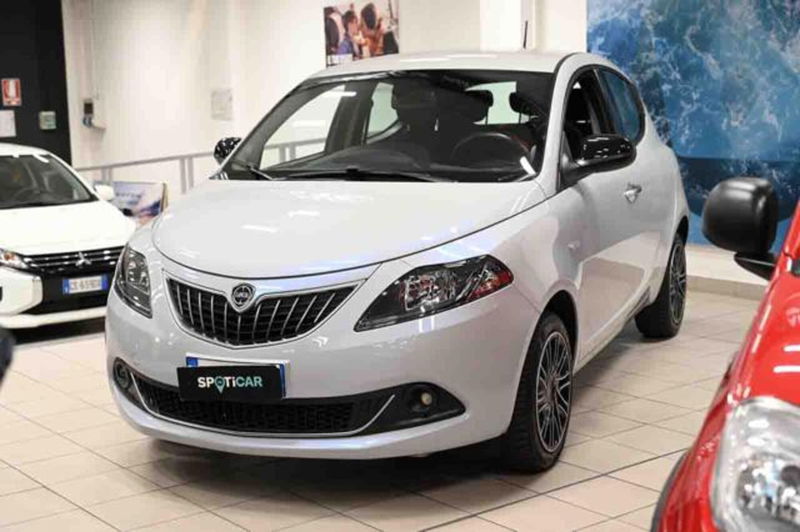 Lancia Ypsilon 1.0 FireFly 5 porte S&S Hybrid Gold Plus