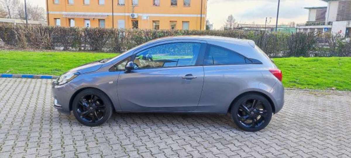 Opel Corsa Coupé 1.2 n-Joy (2)