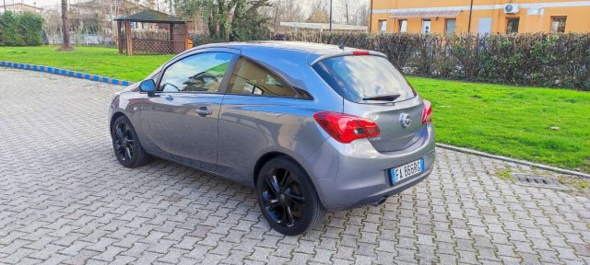 Opel Corsa Coupé 1.2 n-Joy (3)