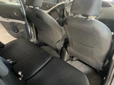 Toyota Yaris 1.3 5 porte Sol (9)