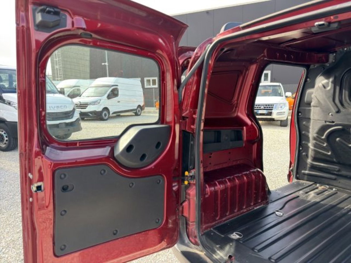 Fiat Fiorino 1.3 MJT 95CV Combinato (17)