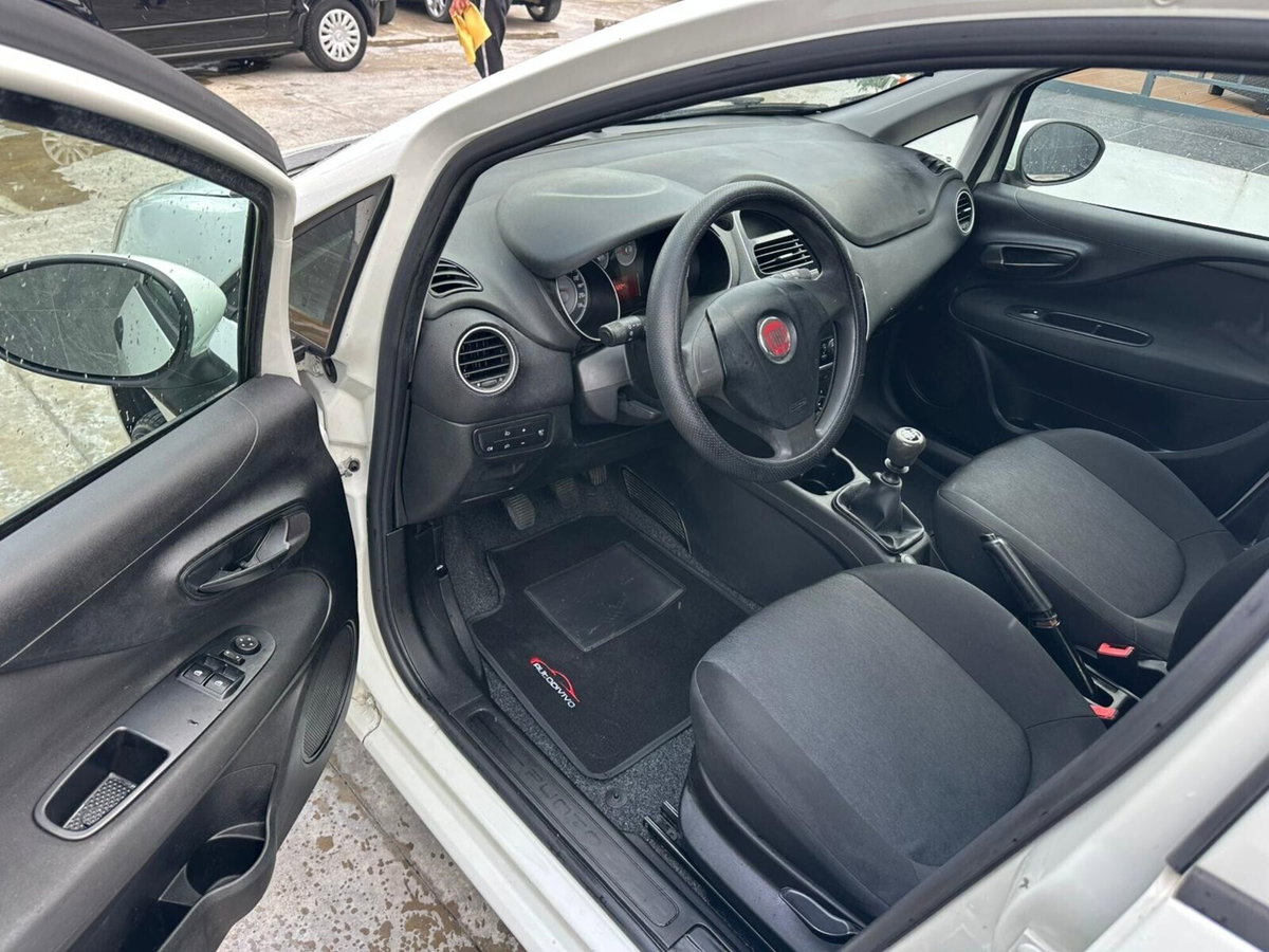 Fiat Punto 1.4 8V 5 porte Natural Power Lounge (8)