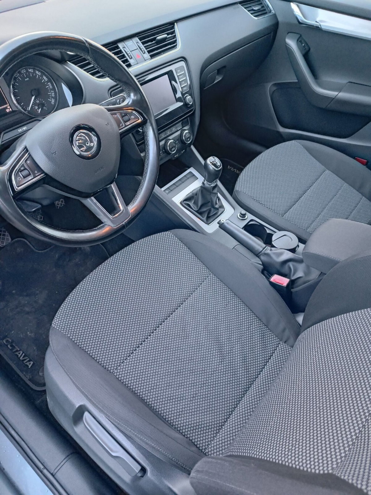 Skoda Octavia 1.6 TDI CR 105 CV Executive (2)