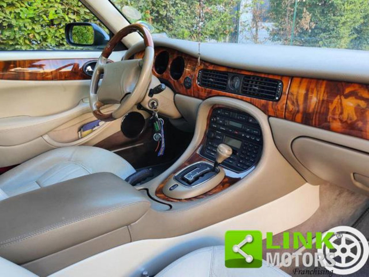 Jaguar XJ8 3.5 V8 cat (10)
